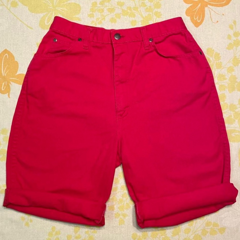 Vintage 90s red Congo Trader high waisted denim shorts 🌟